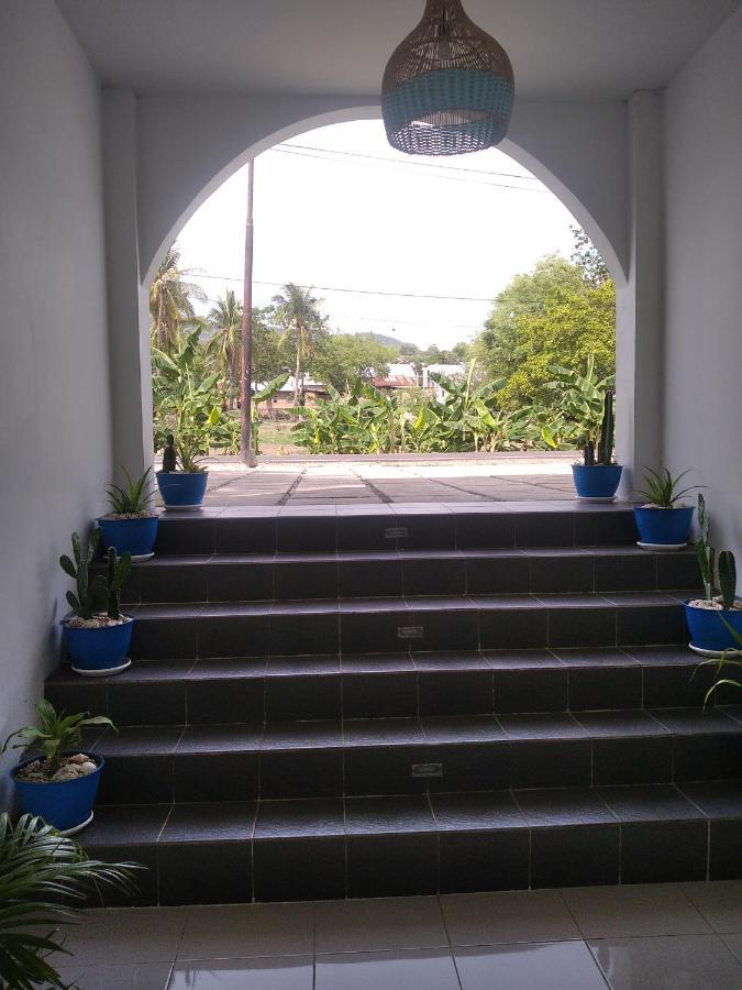 Anjo Maumere Hotel & Restaurant Esterno foto