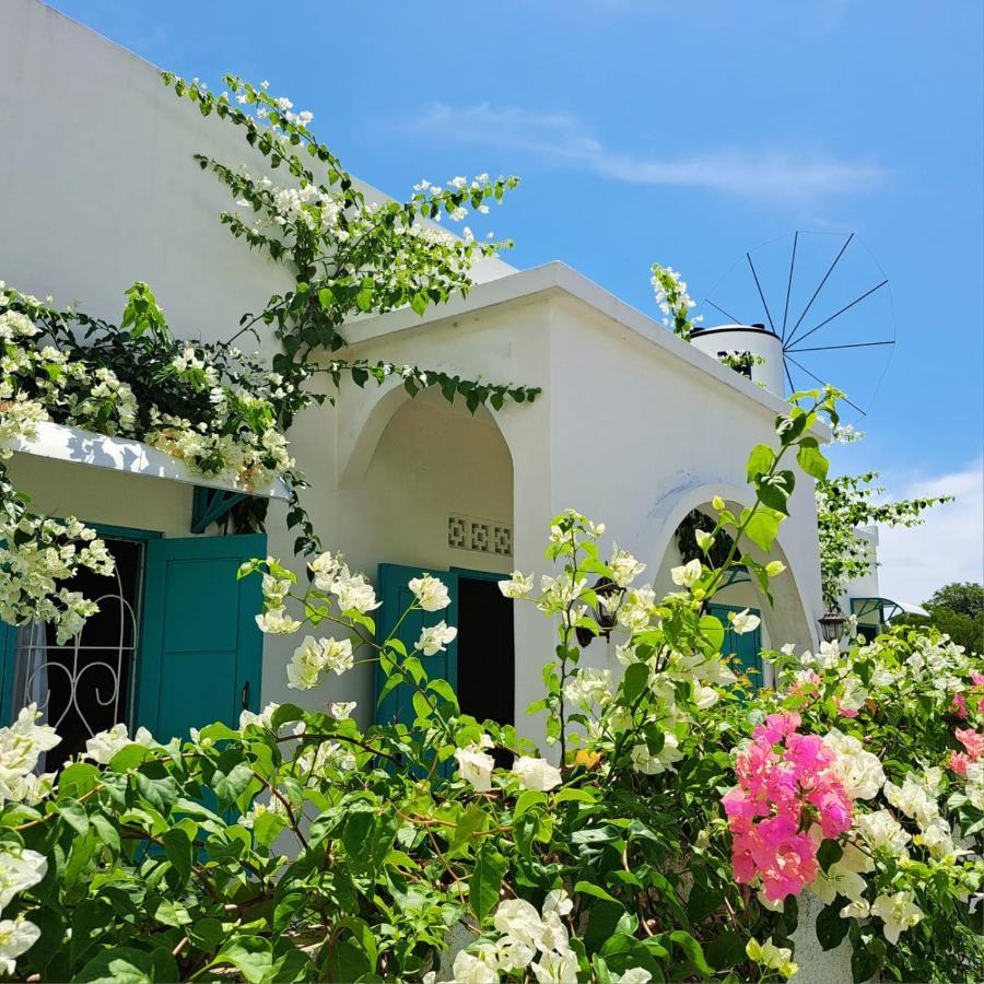 Anjo Maumere Hotel & Restaurant Esterno foto