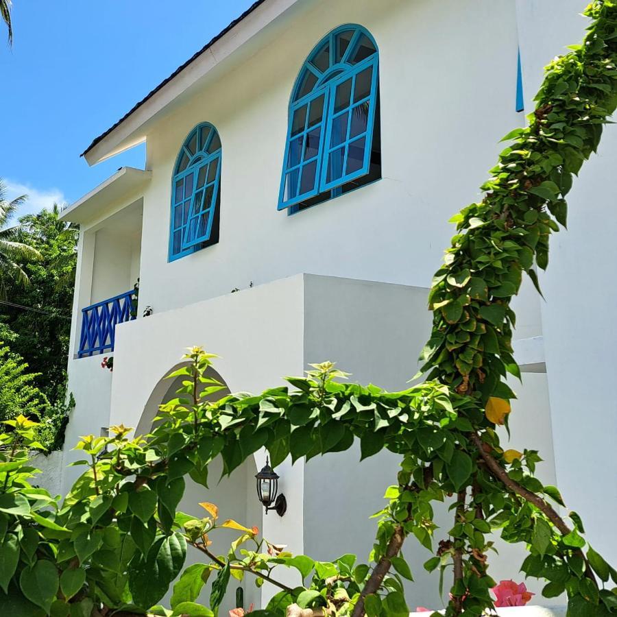 Anjo Maumere Hotel & Restaurant Esterno foto